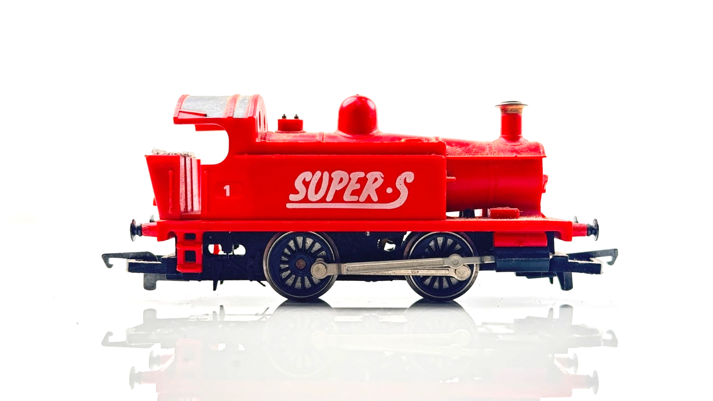 HORNBY 00 GAUGE - SUPER S RED 0-4-0 INDUSTRIAL TANK LOCOMOTIVE NO.1 - UNBOXED