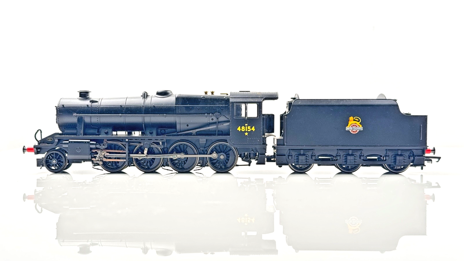 HORNBY 00 GAUGE - R2229 - BR BLACK 2-8-0 CLASS 8F LOCOMOTIVE 48154 - BOXED