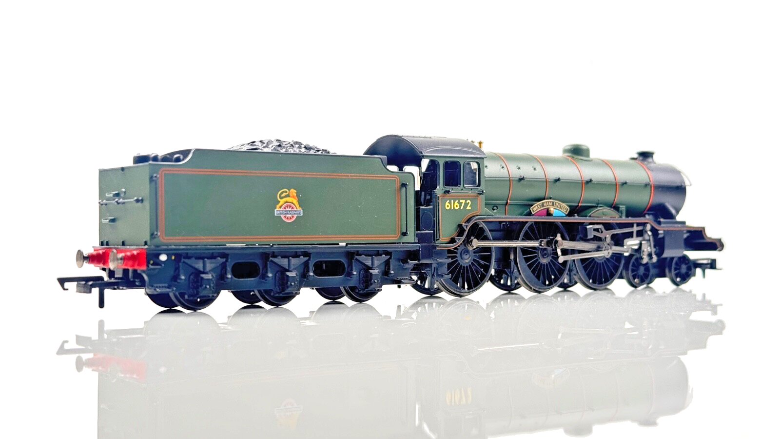 HORNBY 00 GAUGE - R1214 - BR GREEN ***WEST HAM UNITED/ONE CRIMSON COACH ONLY***