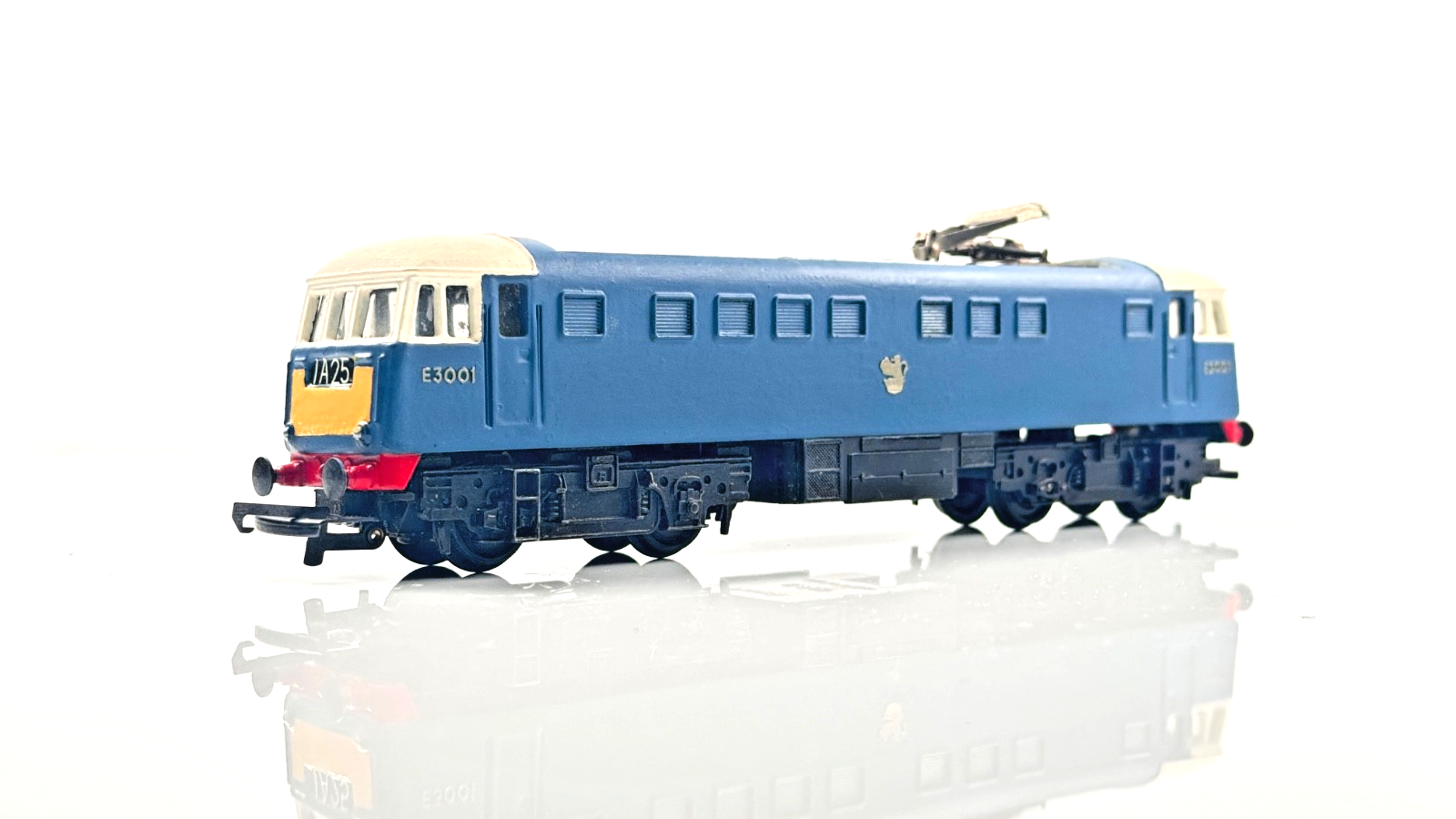 TRIANG 00 GAUGE - CLASS 81 ELECTRIC LOCOMOTIVE BLUE/WHITE E3001 - UNBOXED
