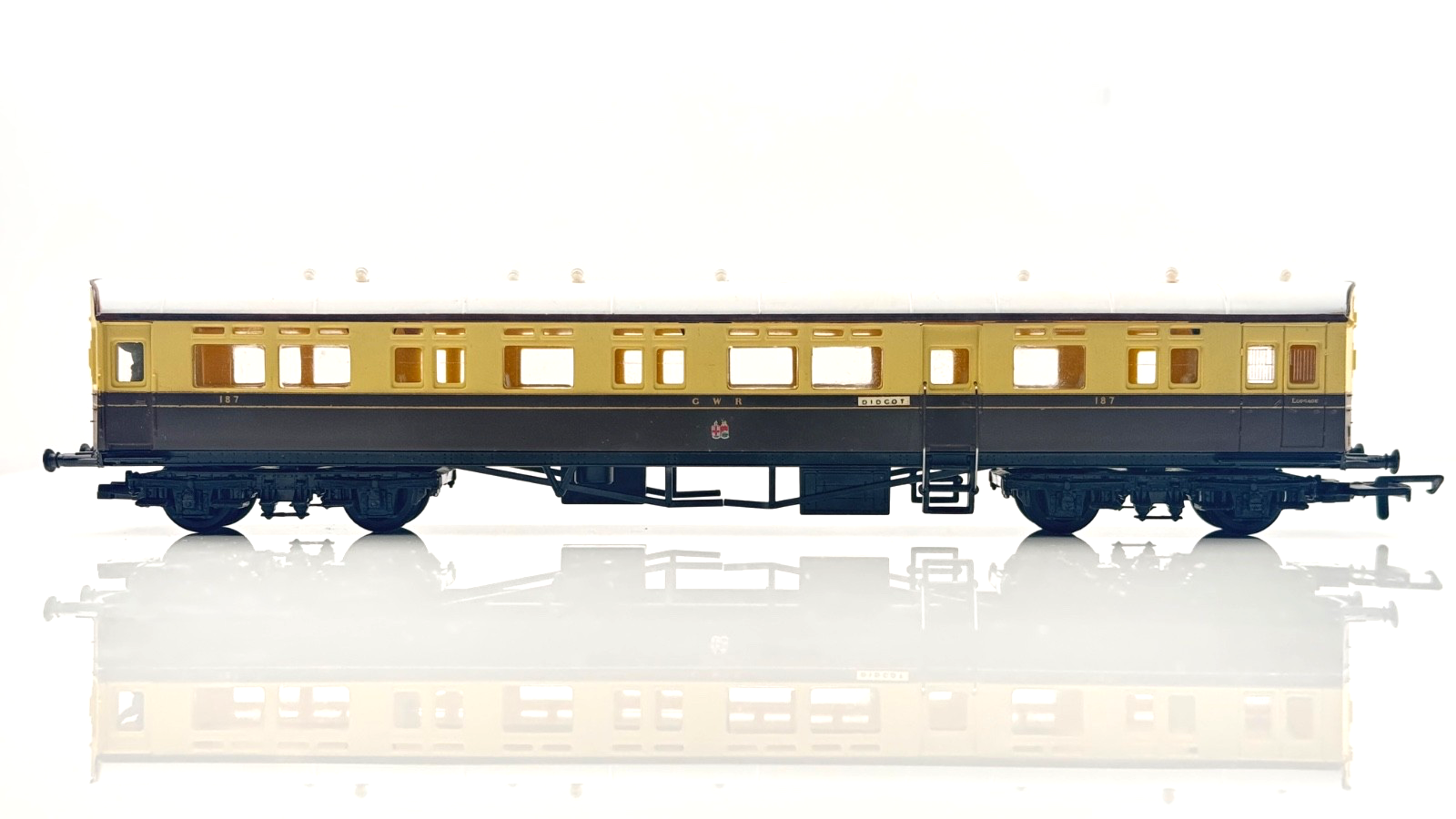 AIRFIX 00 GAUGE - GWR GREAT WESTERN CHOCOLATE/CREAM AUTOCOACH DIDCOT 187 - NQP