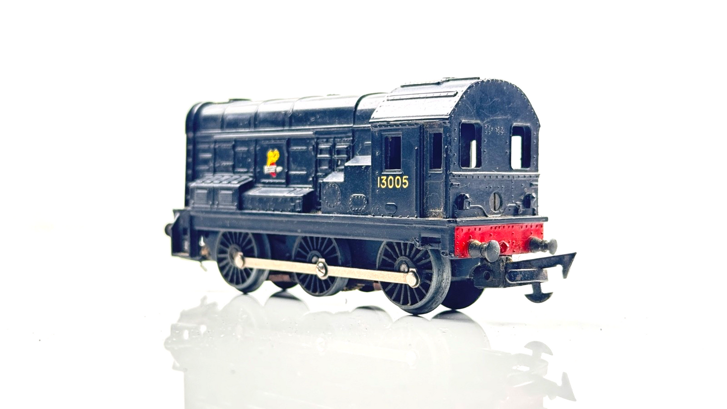 TRIANG 00 GAUGE - CLASS 08 DIESEL SHUNTER 13005 BR BLACK - SPARES REPAIRS