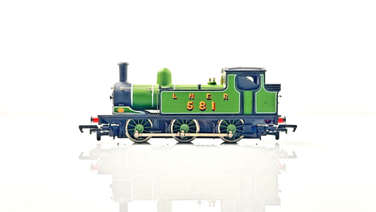 MAINLINE 00 GAUGE - 37-054 - LNER GREEN J72 TANK LOCOMOTIVE '581' - BOXED