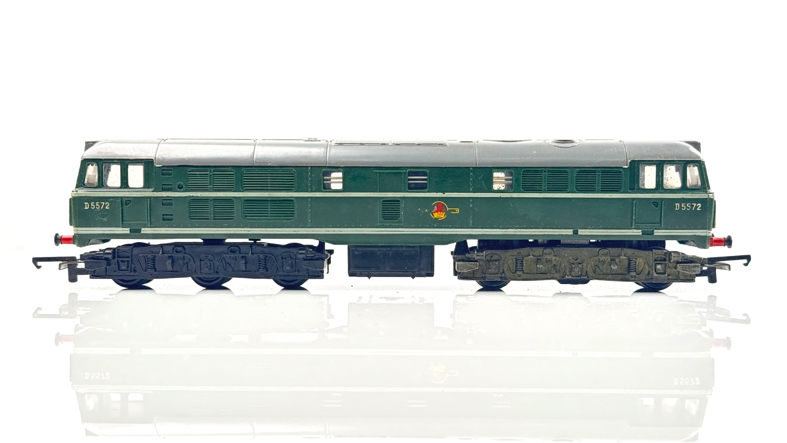 TRIANG 00 GAUGE - CLASS 31 AIA-AIA DIESEL LOCOMOTIVE D5572 GREEN UNBOXED SPARES