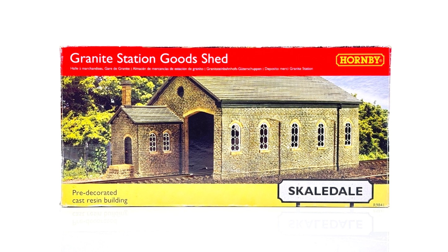 HORNBY 00 GAUGE SKALEDALE - R9840 - GRANITE STATION DOUBLE ENGINE SHED - BOXED