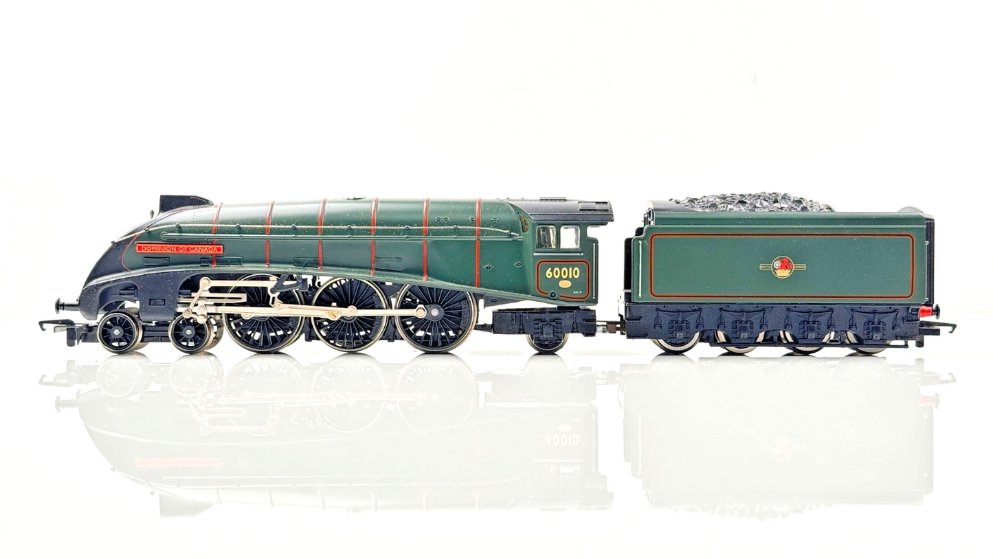 HORNBY 00 GAUGE - R144 - BR GREEN 4-6-2 CLASS A4 'DOMINION OF CANADA' - BOXED