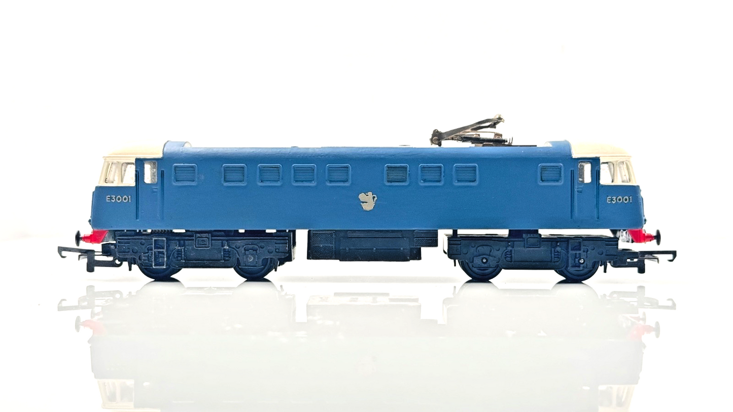 TRIANG 00 GAUGE - CLASS 81 ELECTRIC LOCOMOTIVE BLUE/WHITE E3001 - UNBOXED