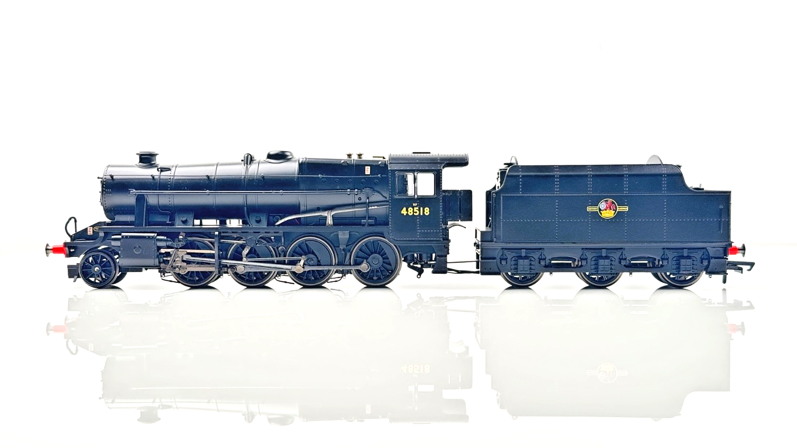 HORNBY 00 GAUGE - R30282 - BR (LATE) 2-8-0 CLASS 8F LOCOMOTIVE 48518 - BOXED