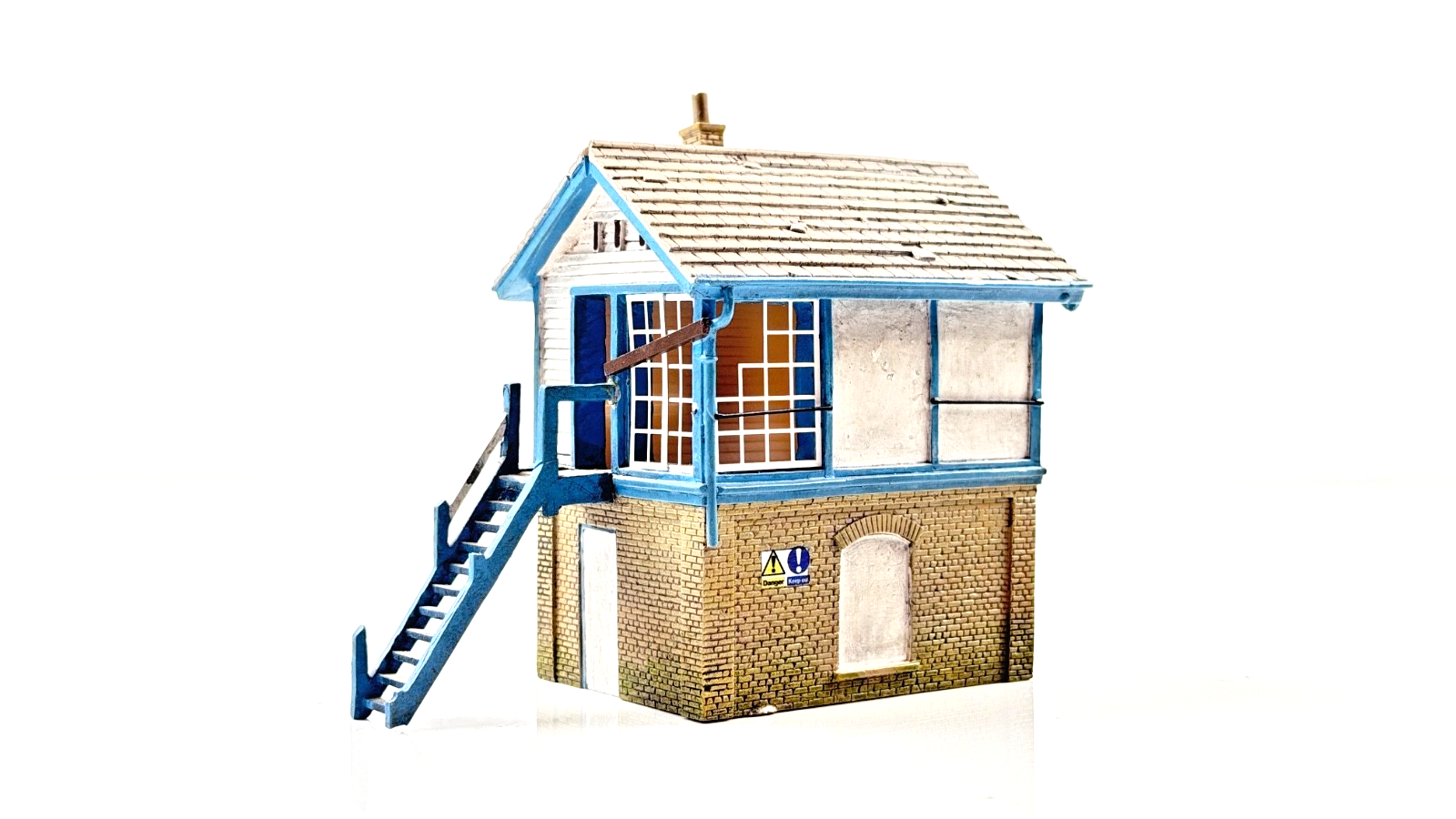BACHMANN SCENECRAFT 00 GAUGE - 44-082 - DERELICT SIGNAL BOX - UNBOXED