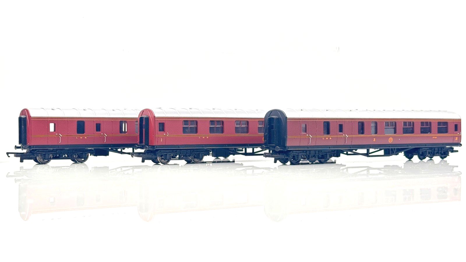 HORNBY 00 GAUGE - LMS 57' STANIER MAROON COMPOSITE & BRAKE COACHES X 3 UNBOXED