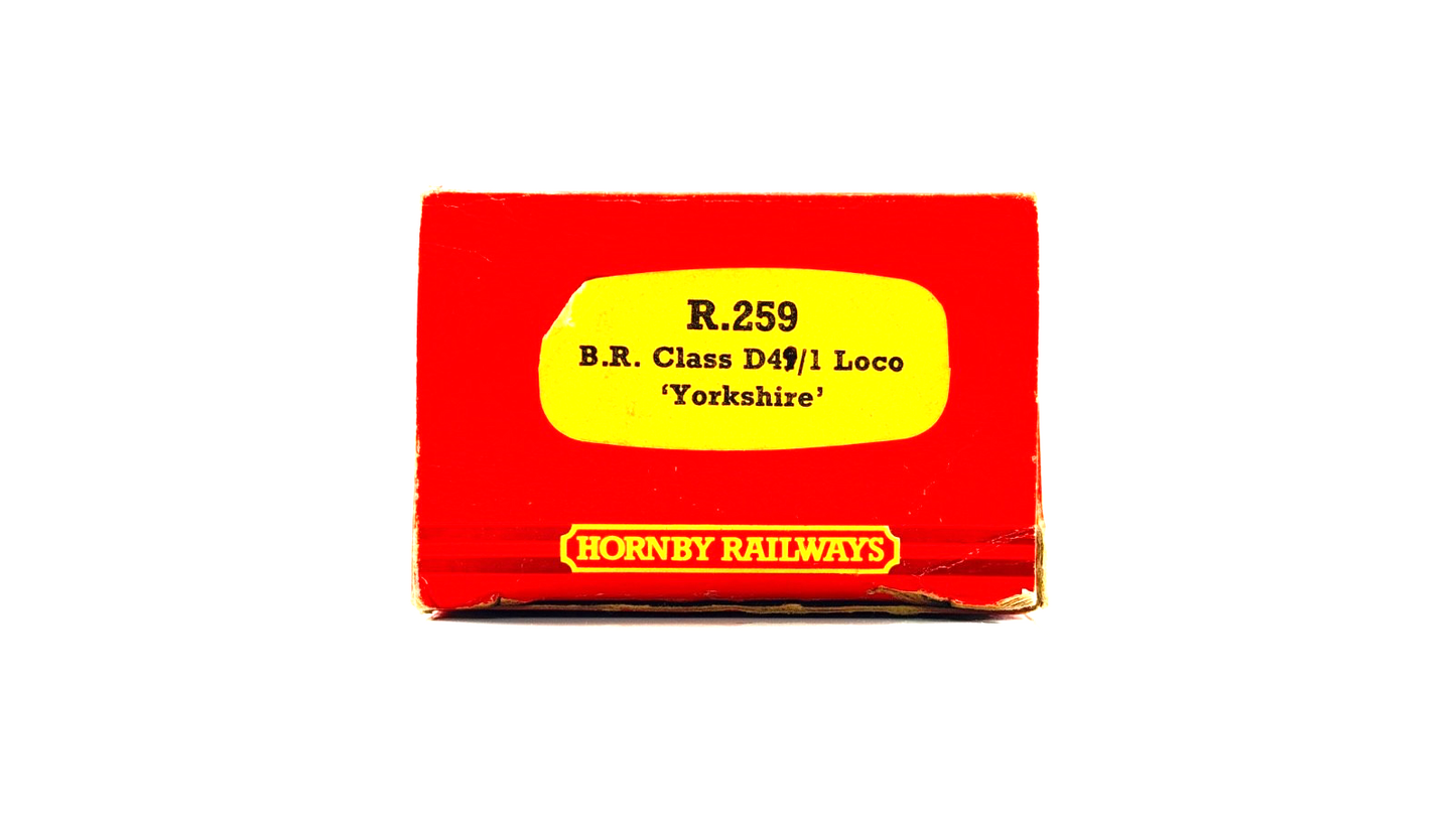 HORNBY 00 GAUGE - R259 - BR BLACK CLASS D49/1 LOCOMOTIVE 'YORKSHIRE' 62700 BOXED