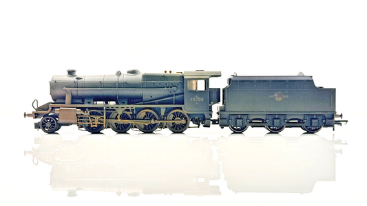 HORNBY 00 GAUGE - R3026 - BR BLACK 2-8-0 CLASS 8F LOCOMOTIVE WEATHERED 48706