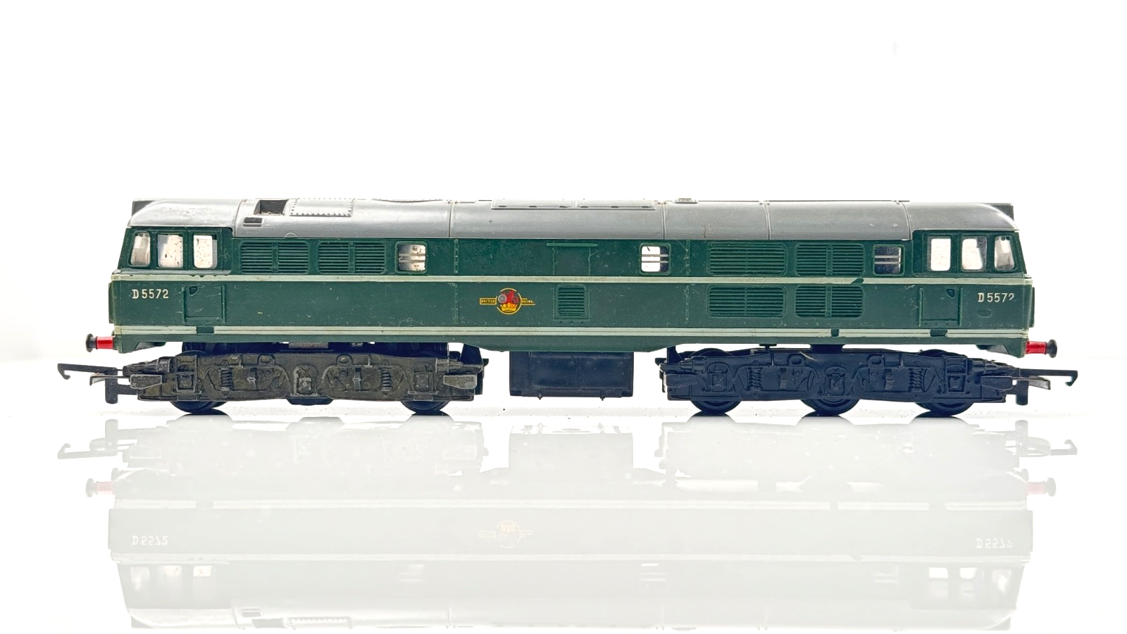 TRIANG 00 GAUGE - CLASS 31 AIA-AIA DIESEL LOCOMOTIVE D5572 GREEN UNBOXED SPARES