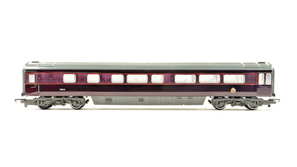 HORNBY 00 GAUGE - RAKE OF 3 ROYAL TRAIN PASSENGER COACHES UNBOXED