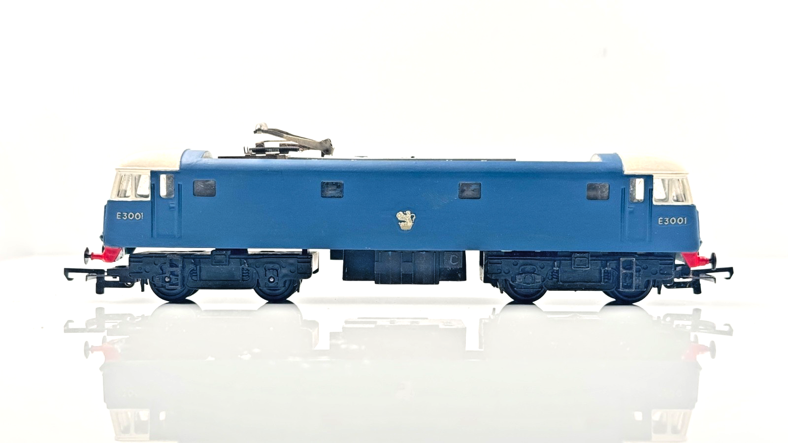 TRIANG 00 GAUGE - CLASS 81 ELECTRIC LOCOMOTIVE BLUE/WHITE E3001 - UNBOXED