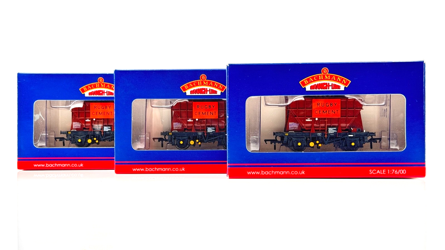 BACHMANN 00 GAUGE - 38-272 - PRESFLO 22T CEMENT WAGON RUGBY CEMENT BOXED X3