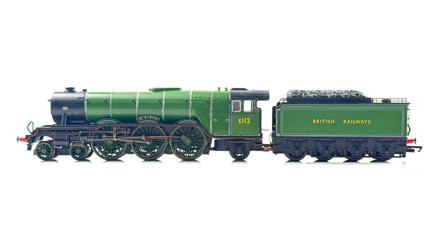 HORNBY 00 GAUGE - R2168 - YORKSHIRE PULLMAN A3 ST SIMON & PULLMAN COACHES PACK
