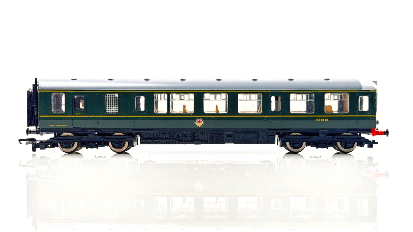 HORNBY 00 GAUGE - R369 - BR GREEN 3 CAR DIESEL MULTIPLE UNIT CLASS 110 BRADFORD