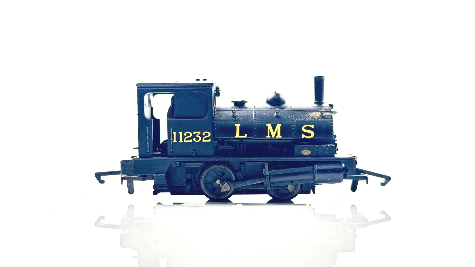 HORNBY 00 GAUGE - LMS BLACK 0-4-0 PUG TANK LOCOMOTIVE 11232 - UNBOXED