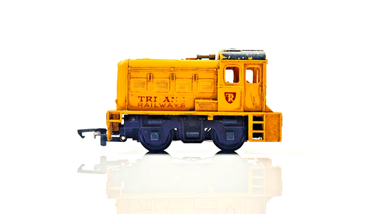 TRIANG 00 GAUGE - TRIANG RAILWAYS YELLOW DOCK SHUNTER LOCOMOTIVE - SPARES