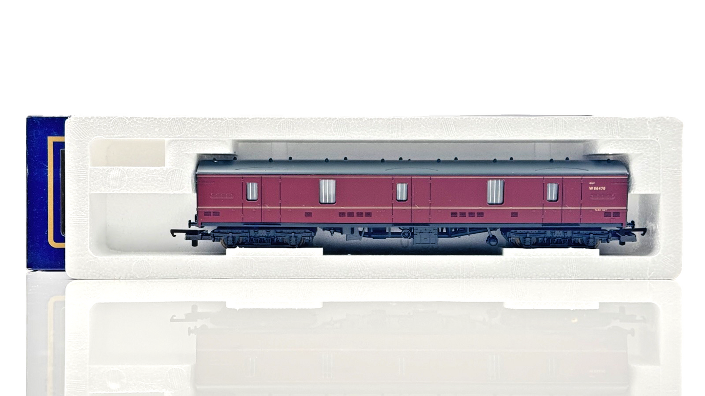 LIMA 00 GAUGE - 305657A - BR MAROON EXPRESS PARCELS VAN COACH W86470 BOXED