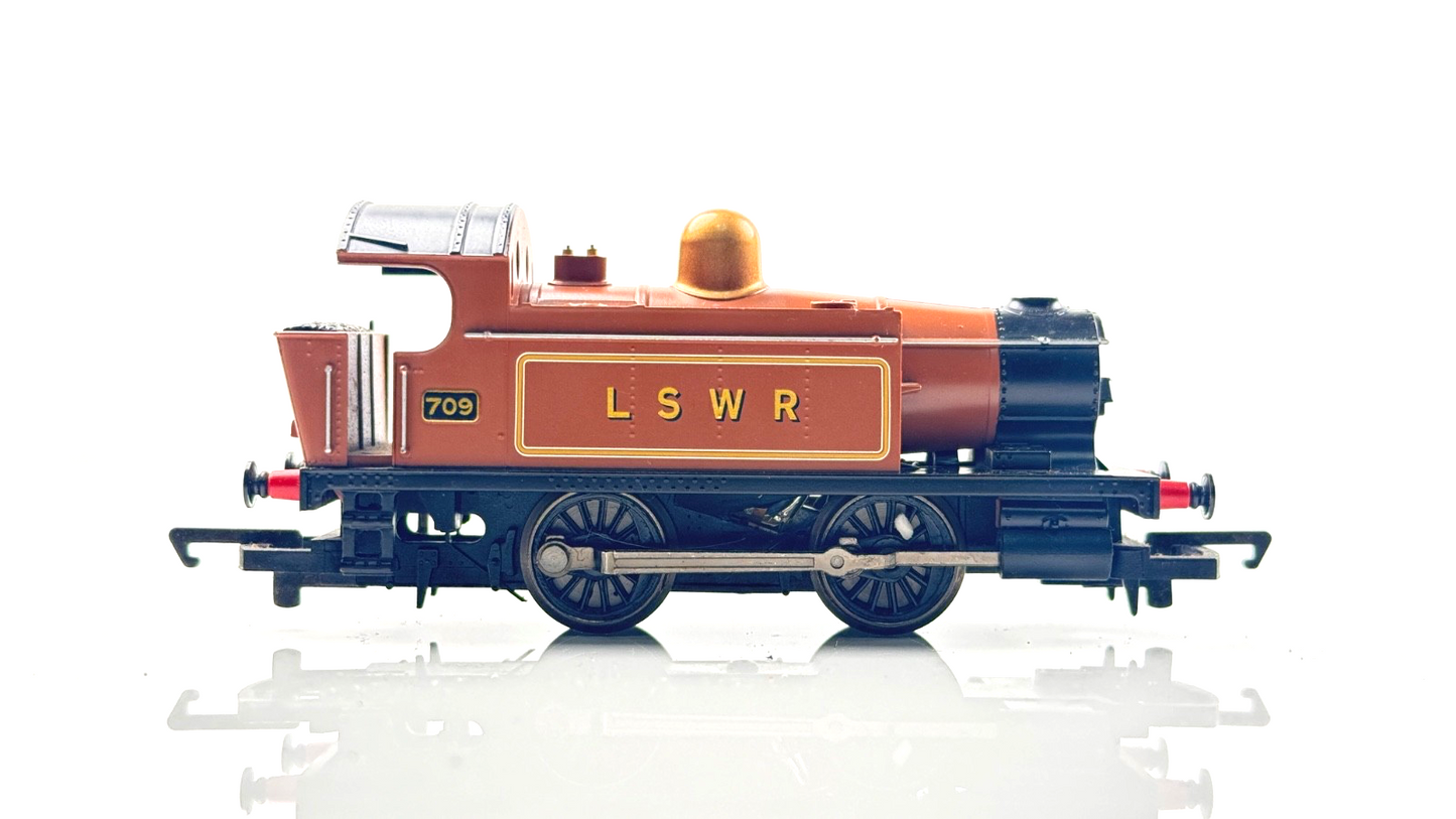 HORNBY 00 GAUGE - LSWR 0-4-0 INDUSTRIAL TANK LOCOMOTIVE NO.709 - UNBOXED