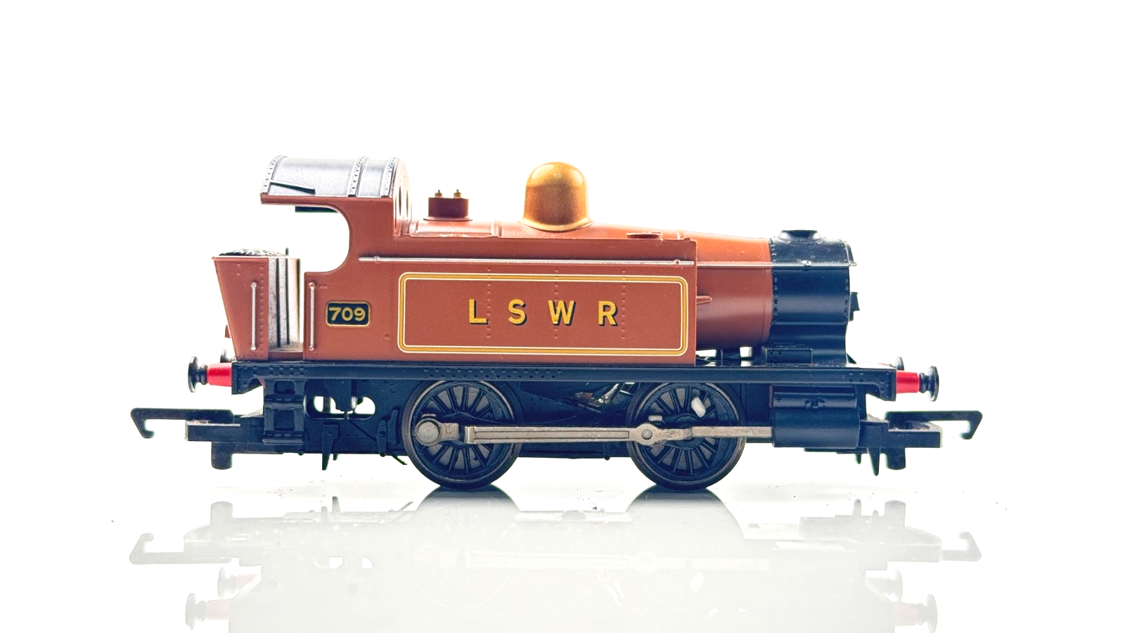HORNBY 00 GAUGE - LSWR 0-4-0 INDUSTRIAL TANK LOCOMOTIVE NO.709 - UNBOXED