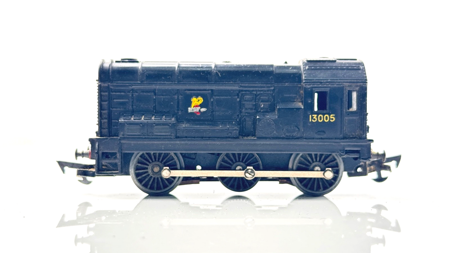TRIANG 00 GAUGE - CLASS 08 DIESEL SHUNTER 13005 BR BLACK - SPARES REPAIRS