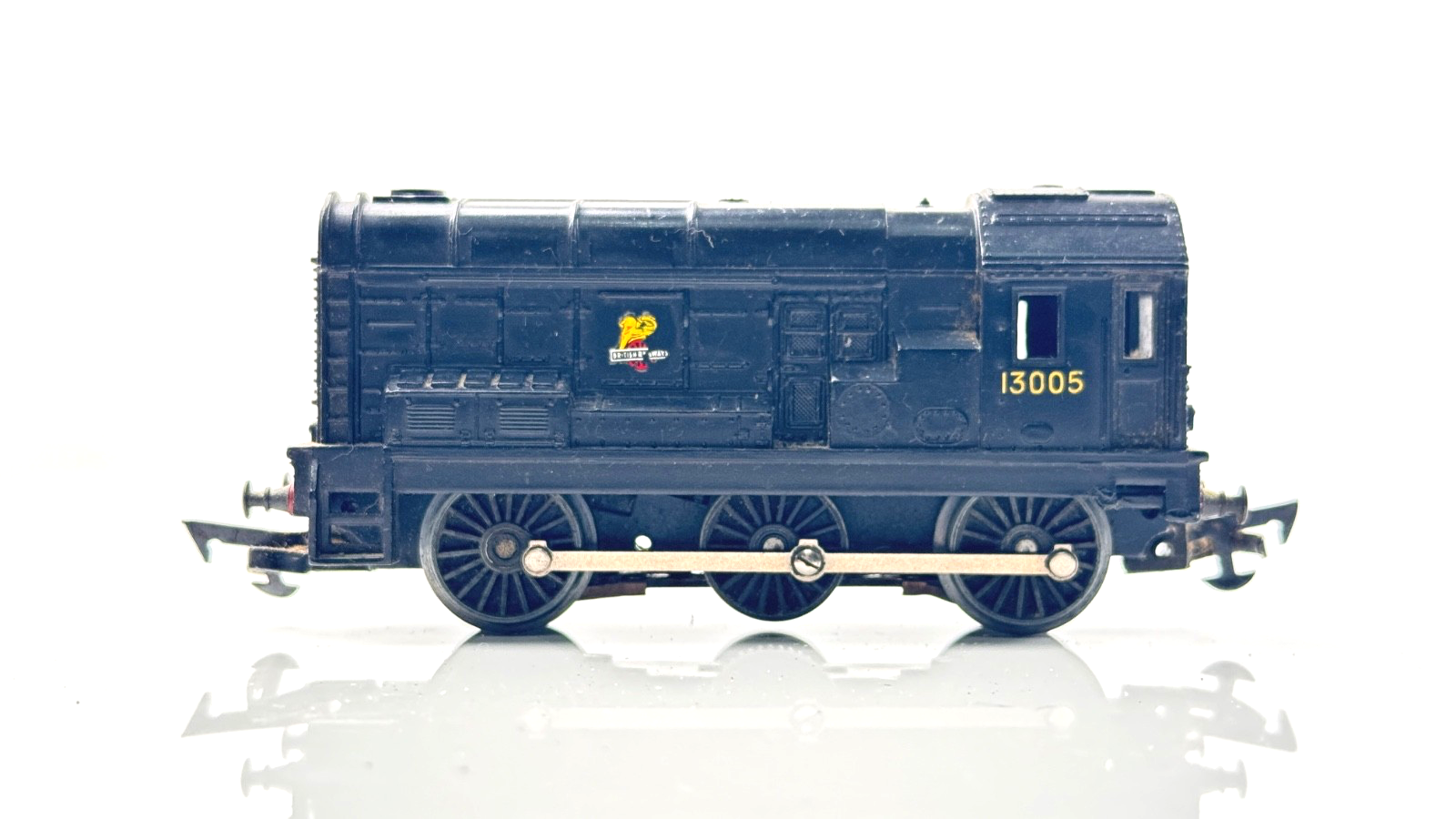 TRIANG 00 GAUGE - CLASS 08 DIESEL SHUNTER 13005 BR BLACK - SPARES REPAIRS