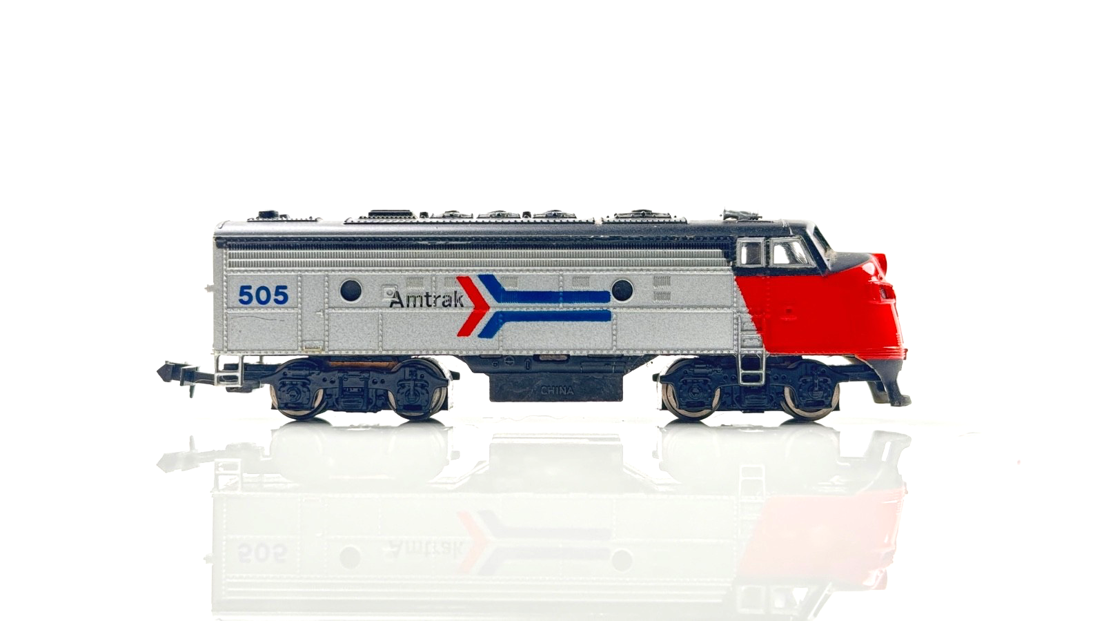 BACHMANN N GAUGE - 61555 - EMD F9 DIESEL LOCOMOTIVE AMTRAK NO.505 - BOXED