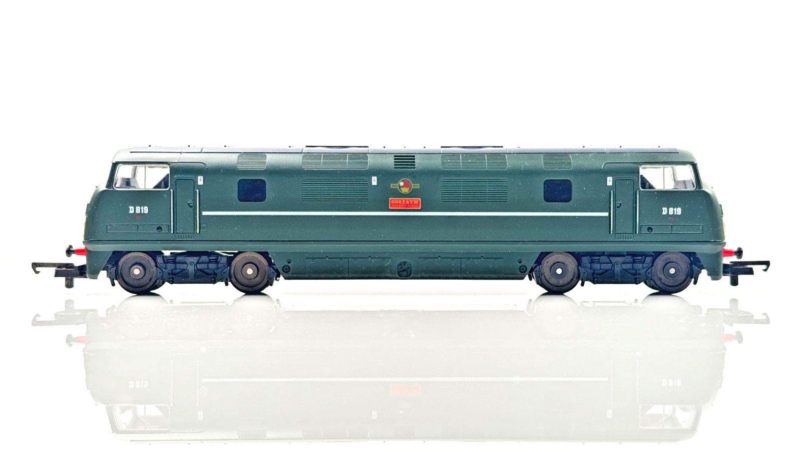 LIMA 00 GAUGE - 204837 - CLASS 42 DIESEL WARSHIP BR GREEN GOLIATH D819 - BOXED
