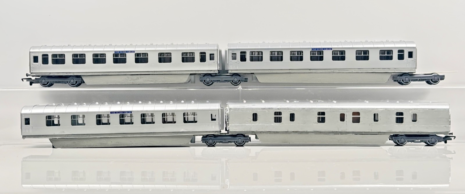 HORNBY 00 GAUGE - CUSTOM REFINISHED LNER SILVER JUBILEE ARTICULATED COACHES X 4