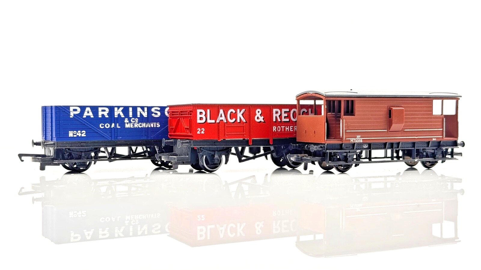 HORNBY 00 GAUGE - 3 X WAGONS PARKINSON BRADFORD BLACK REOCH BRAKE VAN - UB
