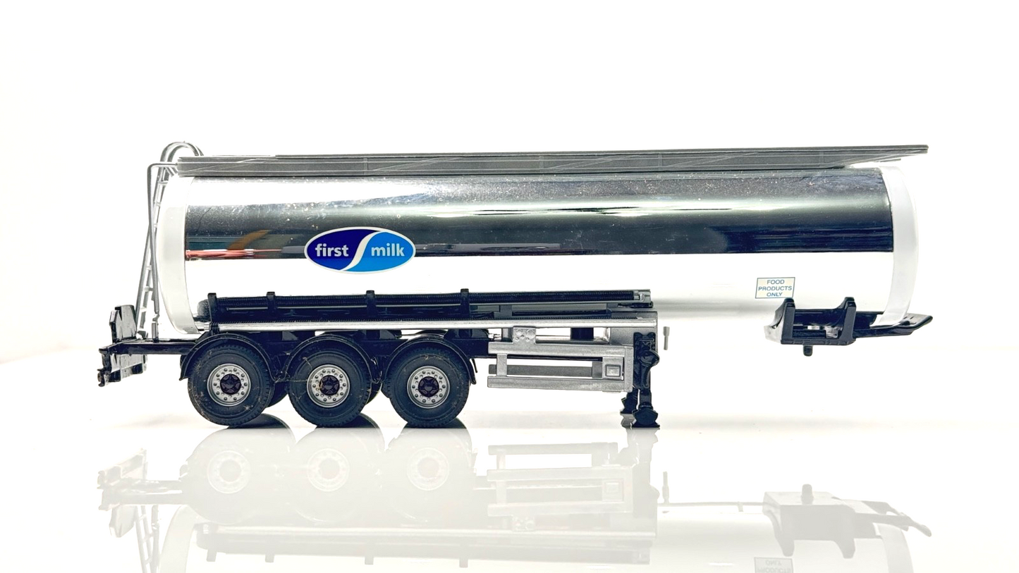 CORGI 1/50 SCALE - NIVEN (FIRST MILK) 6 WHEEL GENERAL PURPOSE CHROME TANKER ONLY