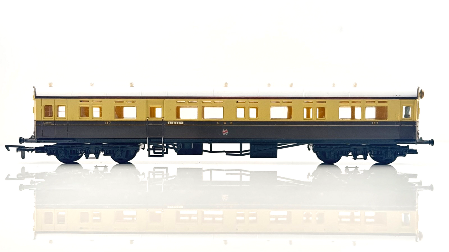 AIRFIX 00 GAUGE - GWR GREAT WESTERN CHOCOLATE/CREAM AUTOCOACH DIDCOT 187 - NQP