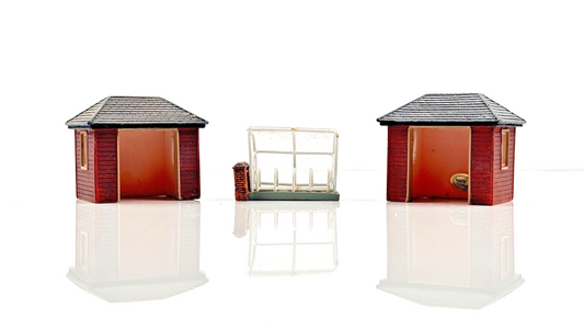 HORNBY 00 GAUGE SKALEDALE - R9643/R9800 - CYCLE CABINET & BUS SHELTER X3 UNBOXED