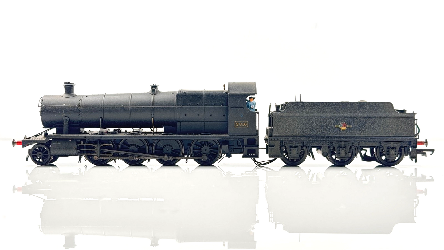 HORNBY 00 GAUGE - R2917 - BR BLACK 2-8-0 CLASS 2800 LOCOMOTIVE 2810 BOXED