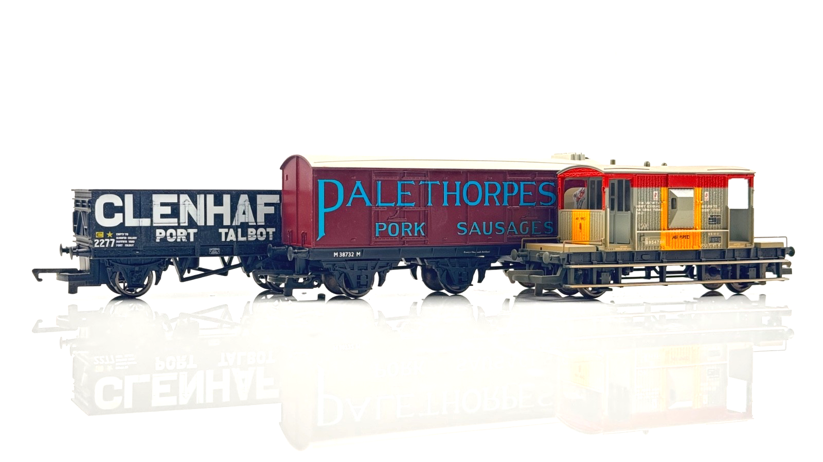 HORNBY 00 GAUGE - PORT TALBOT PALETHORPES SAUSAGES & CIVIL BRAKE VAN X 3 UNBOXED
