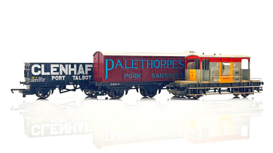 HORNBY 00 GAUGE - PORT TALBOT PALETHORPES SAUSAGES & CIVIL BRAKE VAN X 3 UNBOXED