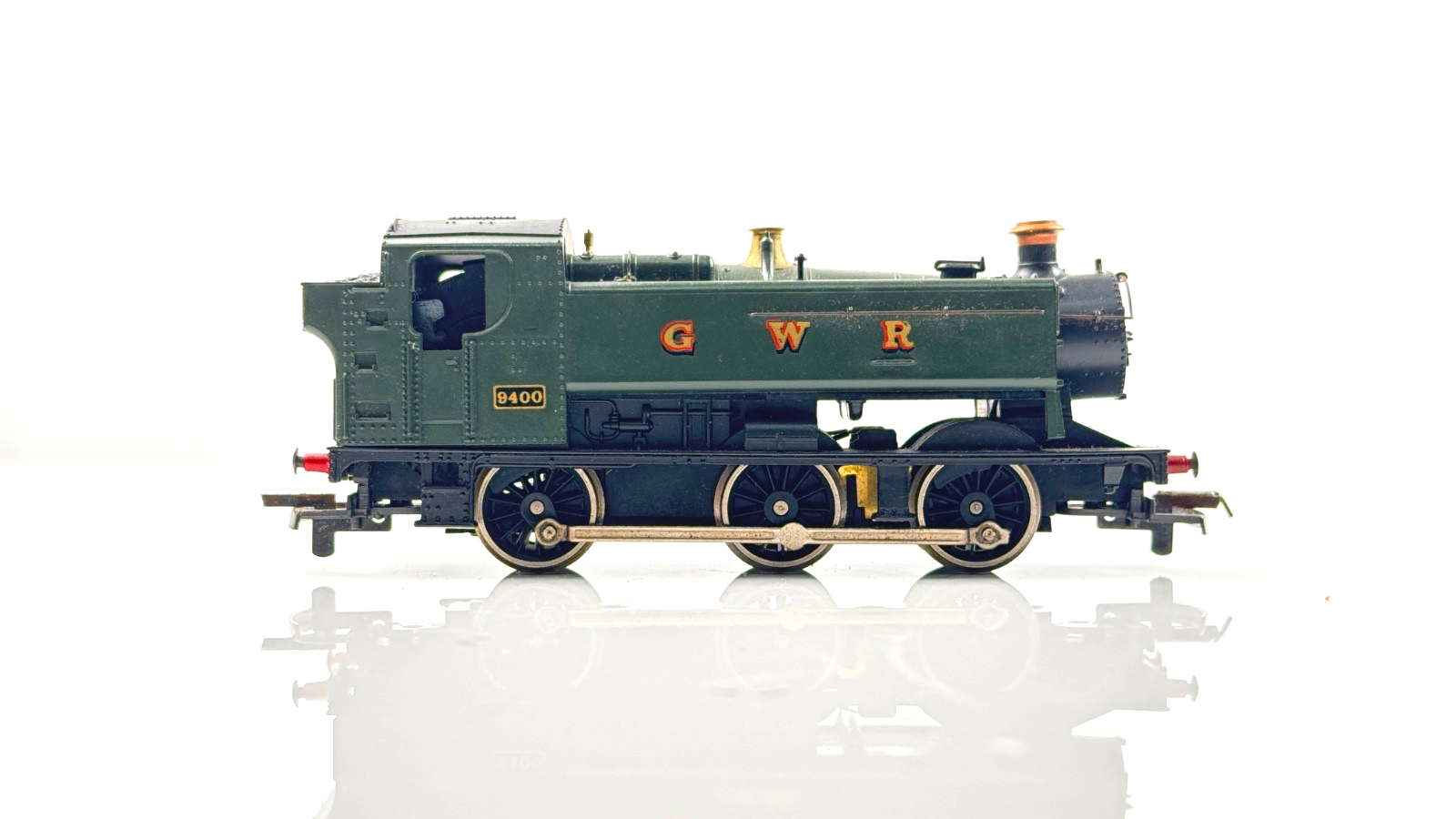 LIMA 00 GAUGE - GWR GREEN 94XX TANK LOCOMOTIVE 9400 - UNBOXED NOT PERFECT