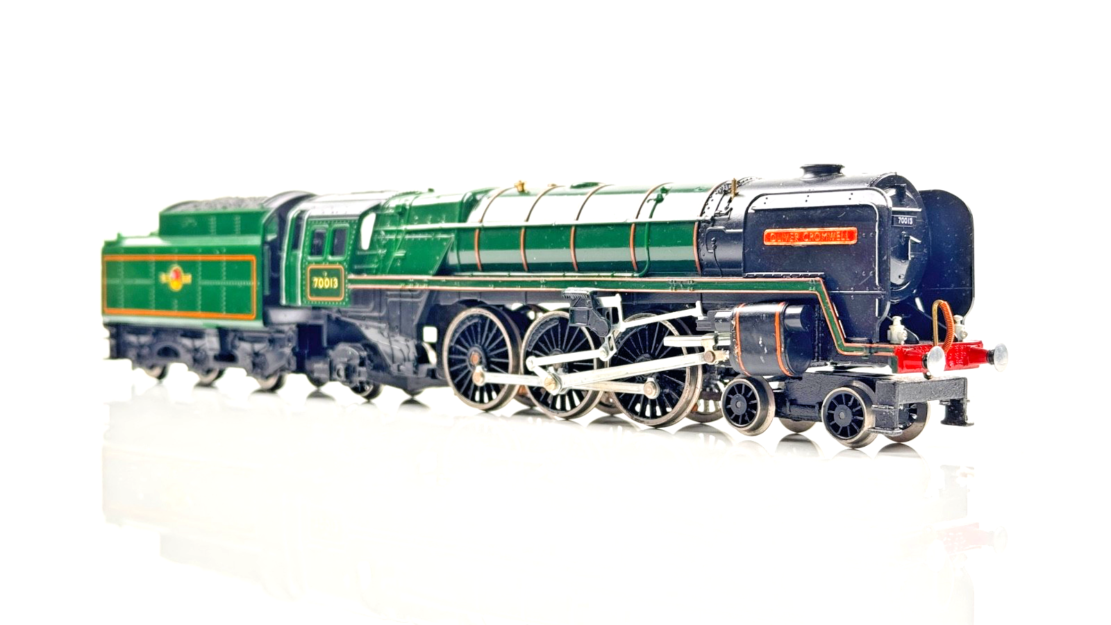 HORNBY 00 GAUGE - BR GREEN 4-6-2 BRITANNIA OLIVER CROMWELL 70013 - UNBOXED