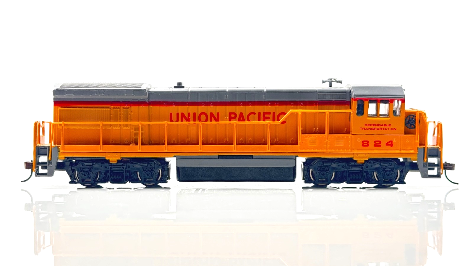BACHMANN HO SCALE - U36B DIESEL LOCOMOTIVE UNION PACIFIC UP NO.824 - BOXED