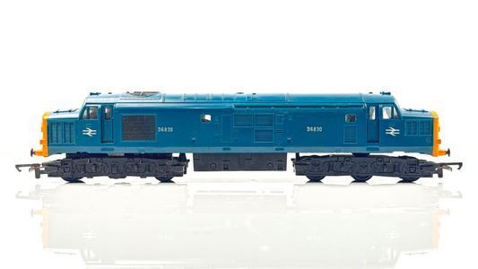 HORNBY 00 GAUGE - R751 - CLASS 37 DIESEL D6830 BR BLUE YELLOW ENDS - NON RUNNER