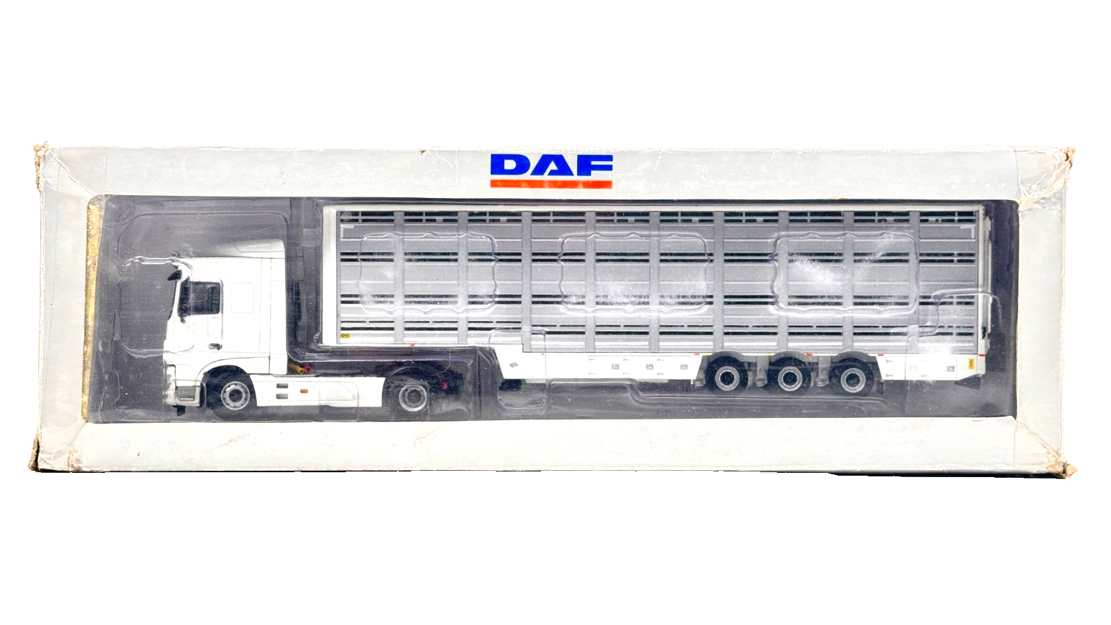 WSI 1/50 SCALE - DAF XF TRACTOR CAB & PLAIN WHITE LIVESTOCK CATTLE TRAILER BOXED