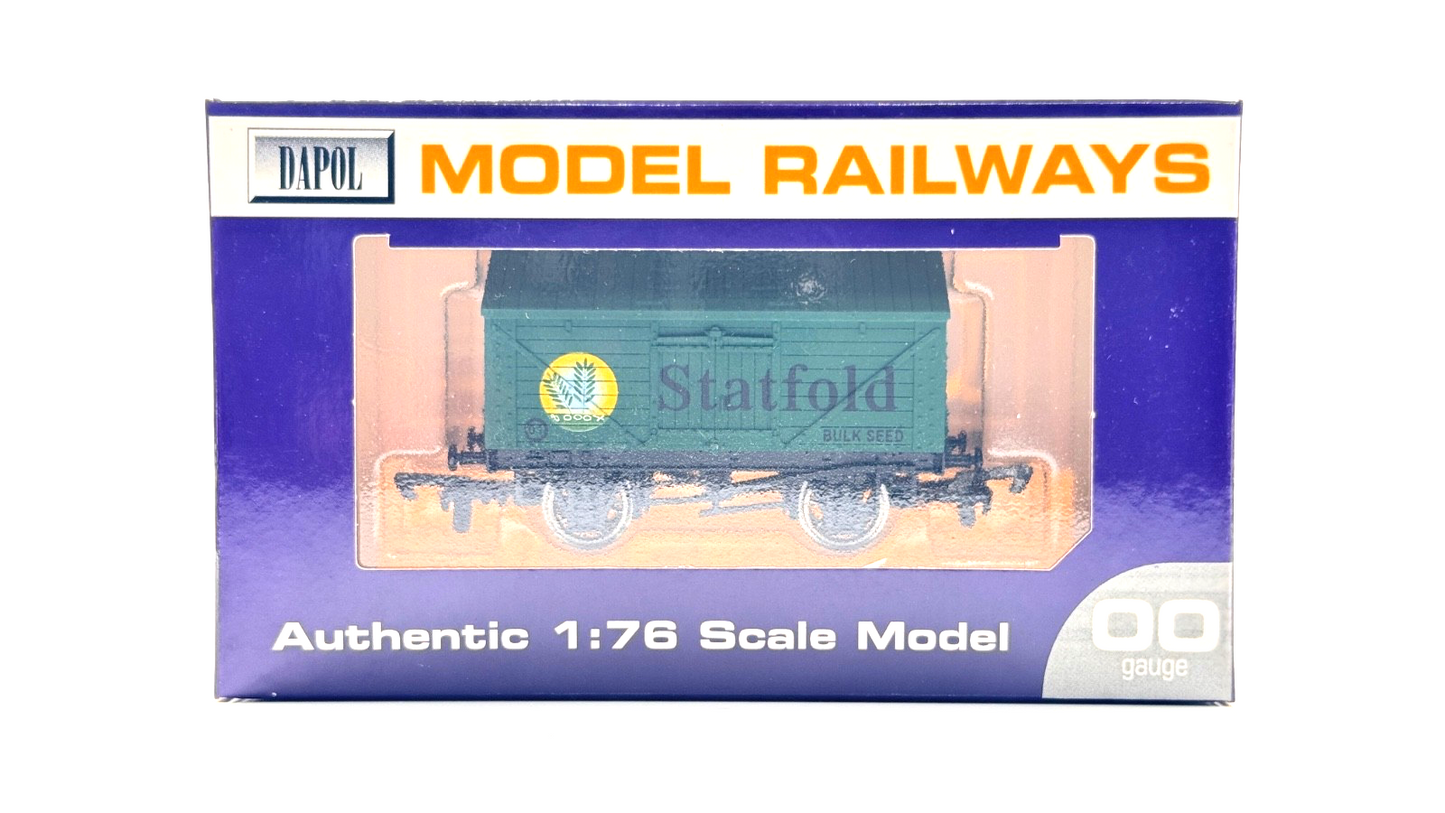 DAPOL 00 GAUGE - STATFOLD GREEN BULK SEED LIVERIED WAGON (LIMITED EDITION)