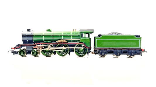 HORNBY 00 GAUGE - R053 - LNER APPLE GREEN CLASS B17 MANCHESTER UNITED DEBRANDED