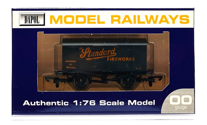 DAPOL 00 GAUGE - WRCC15 - 11T GUNPOWDER VAN STANDARD FIREWORKS (LIMITED EDITION)