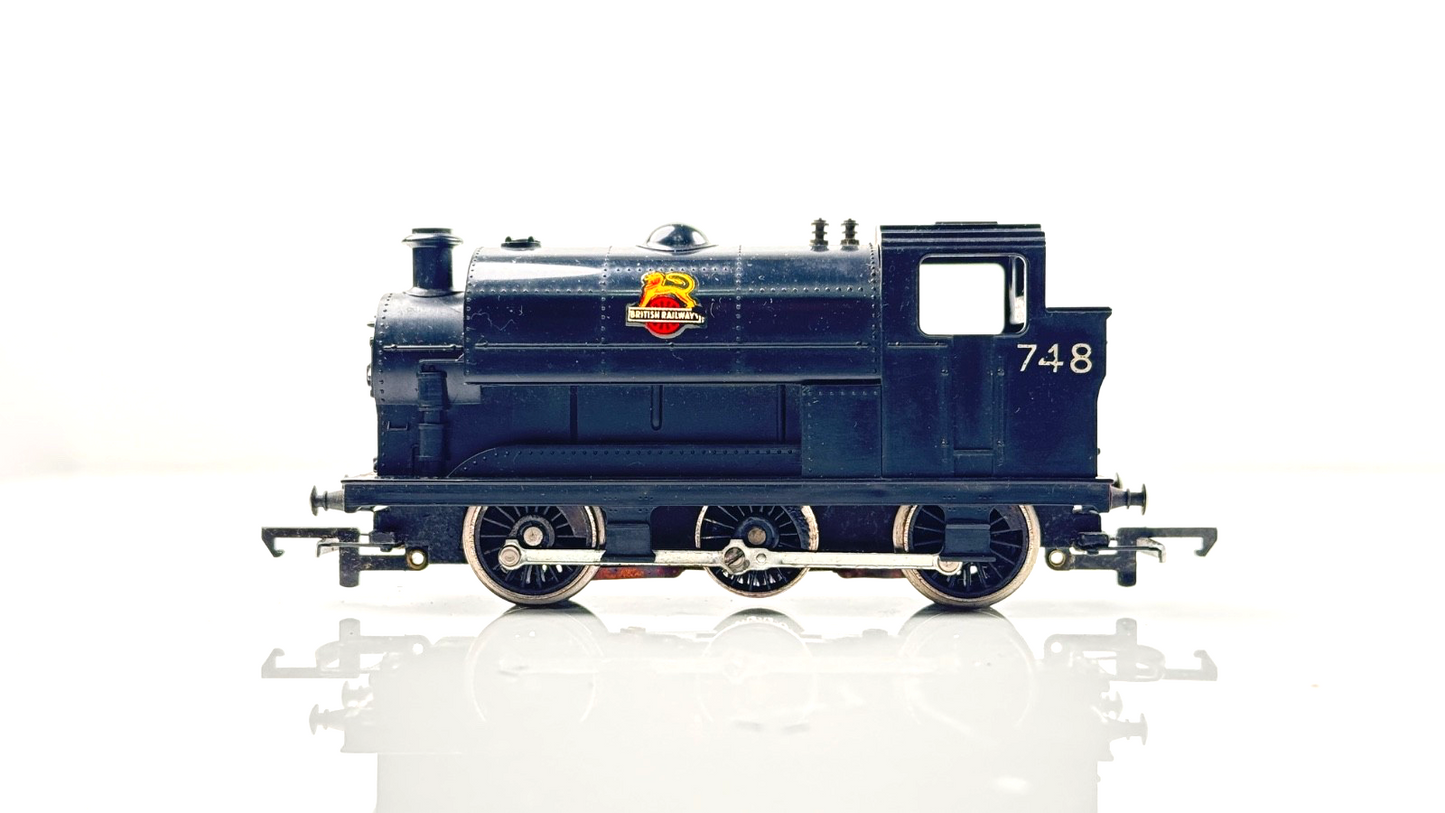 TRIANG 00 GAUGE - R153 - 0-6-0 SADDLE TANK LOCO BR BLACK 748 - BOXED