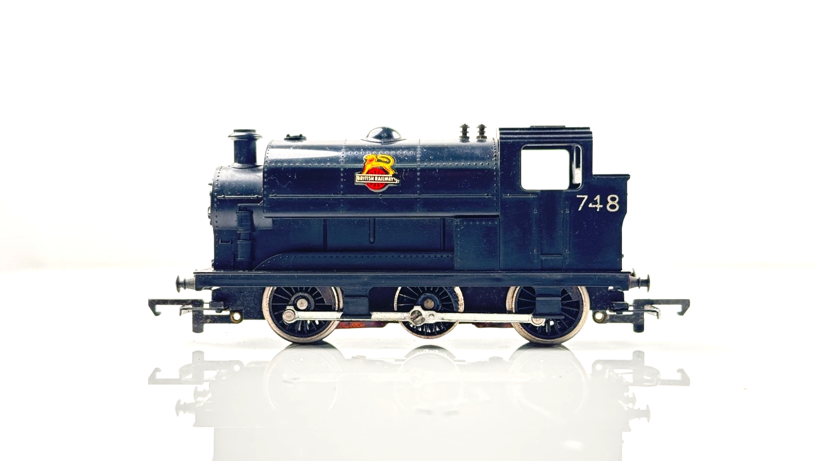 TRIANG 00 GAUGE - R153 - 0-6-0 SADDLE TANK LOCO BR BLACK 748 - BOXED