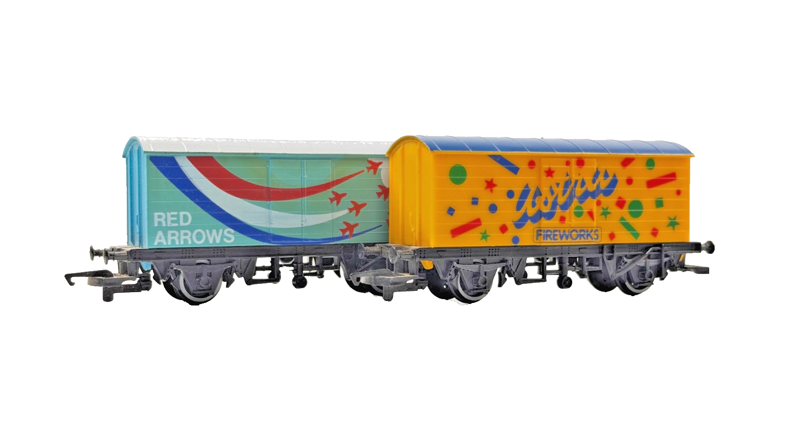 HORNBY 00 GAUGE - RAKE OF 2 RED ARROWS ASTRA FIREWORKS LWB CLOSED VANS UNBOXED